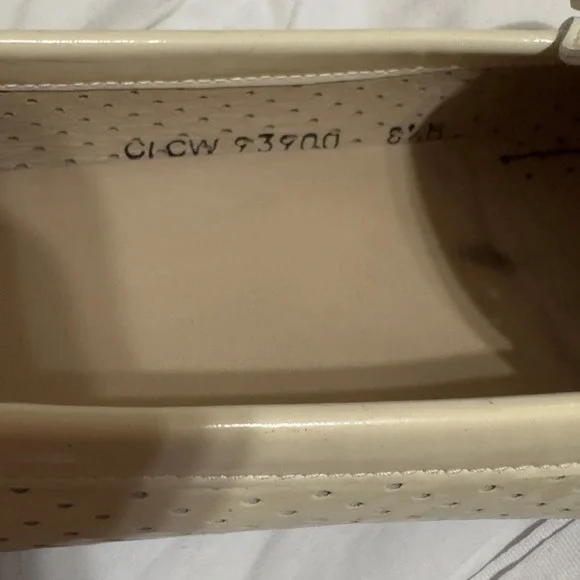 Stuart Weitzman Cream Leather Perforated Loafers Buckle Detail Slip On Size 8.5 - Picture 6 of 7